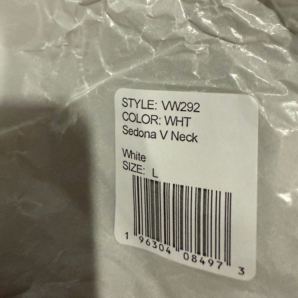 Vuori Sedona White V-Neck Pullover Sweatshirt. NWT - Picture 5 of 5